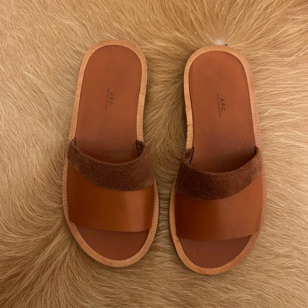 NEW A.P.C Flat sandals